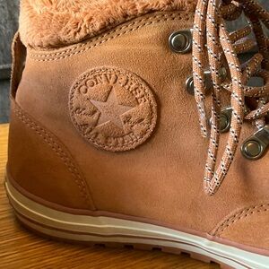 Women’s Size 8.5 Fur Lined Converse HighTops, Minor Wear, Super Cute!